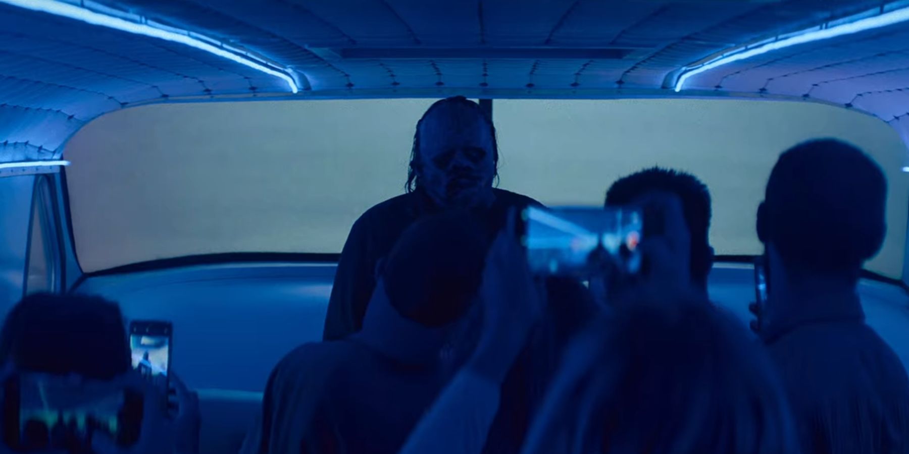 Leatherface being filmed by the buyers on the bus in Texas Chainsaw Massacre 2022