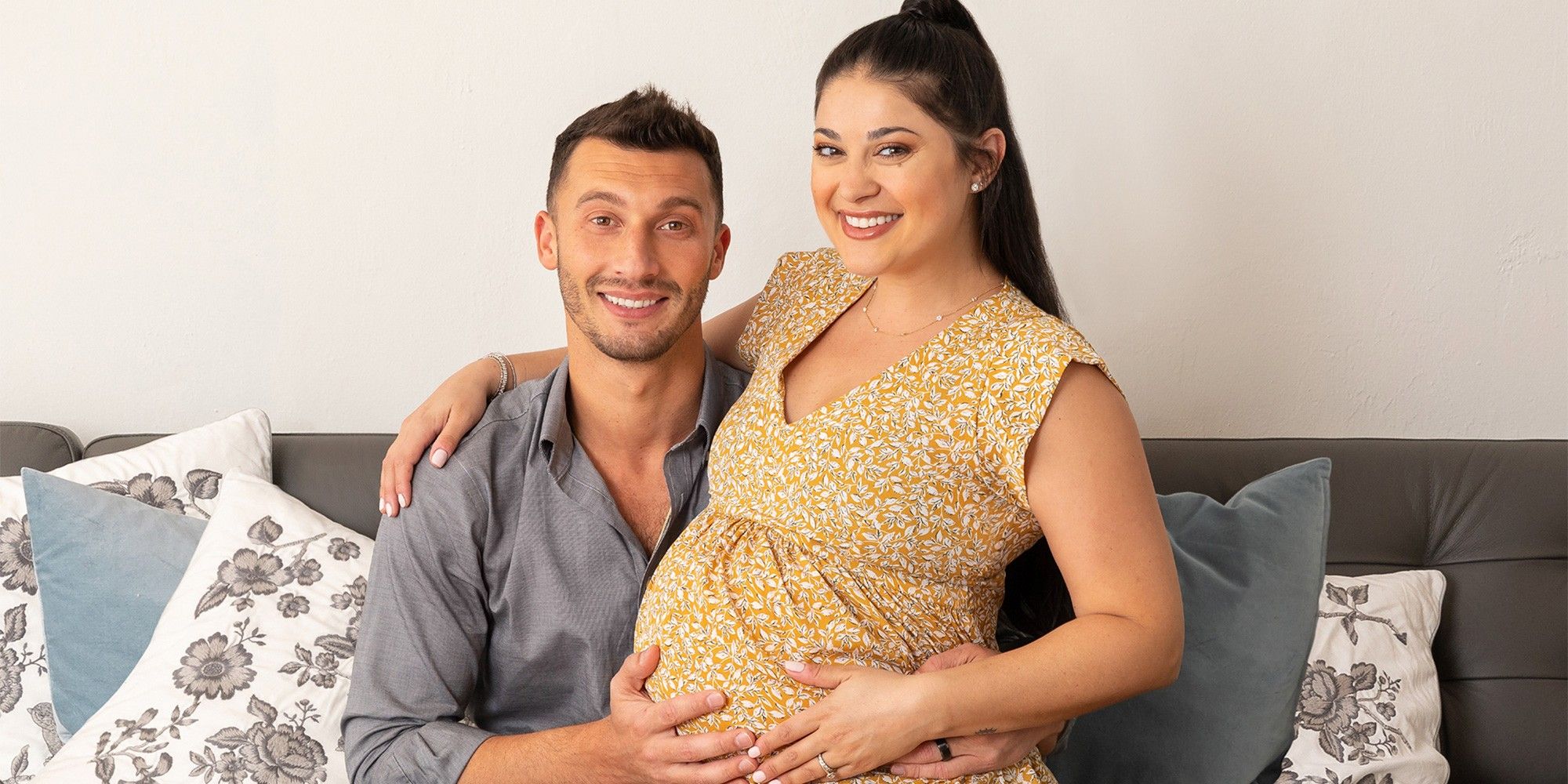 Loren and Alexei Brovarnik from 90 Day Fiancé pregnant with loren sitting on alexei's lap