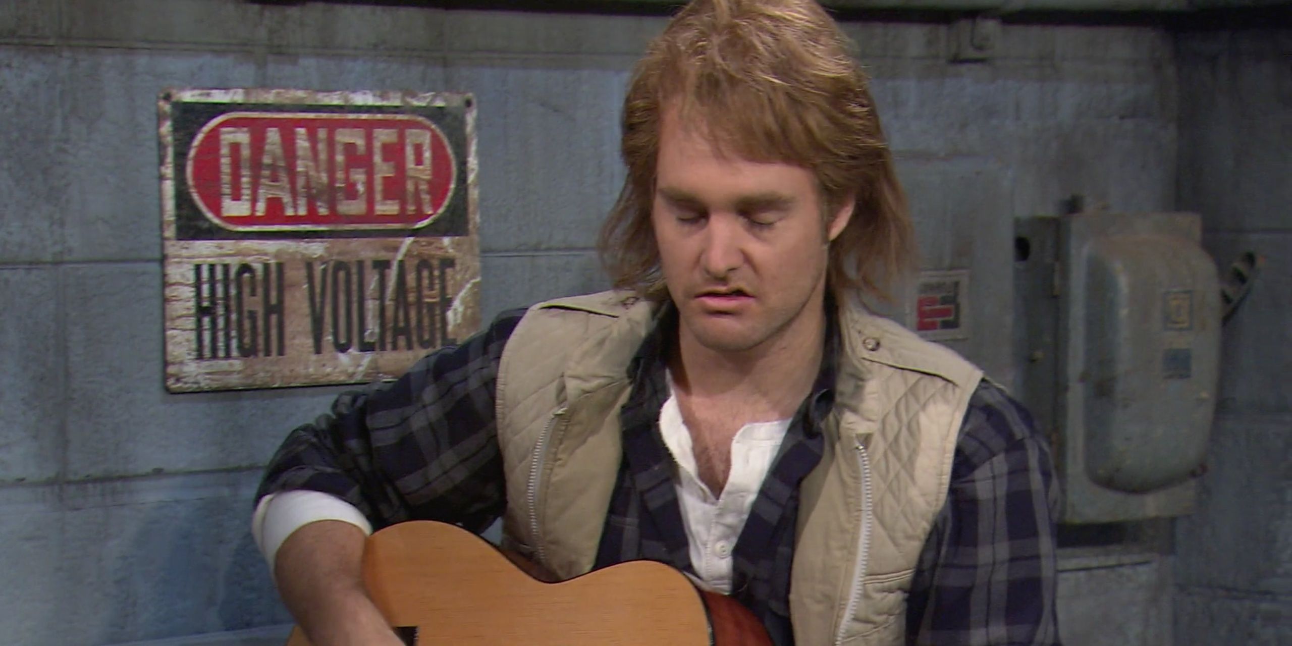 MacGruber drunkenly plays guitar on SNL