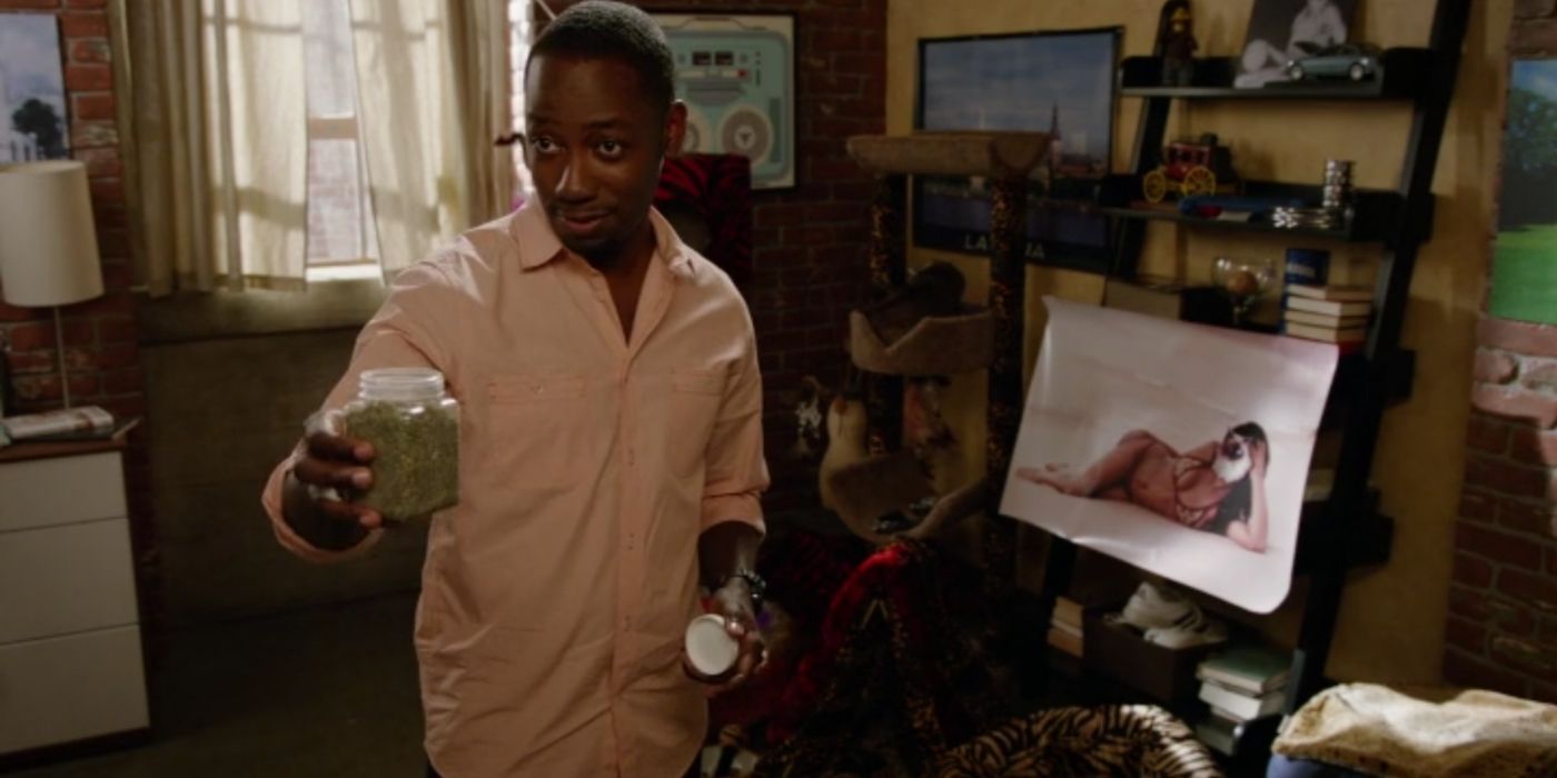Winston holding a jar in New Girl