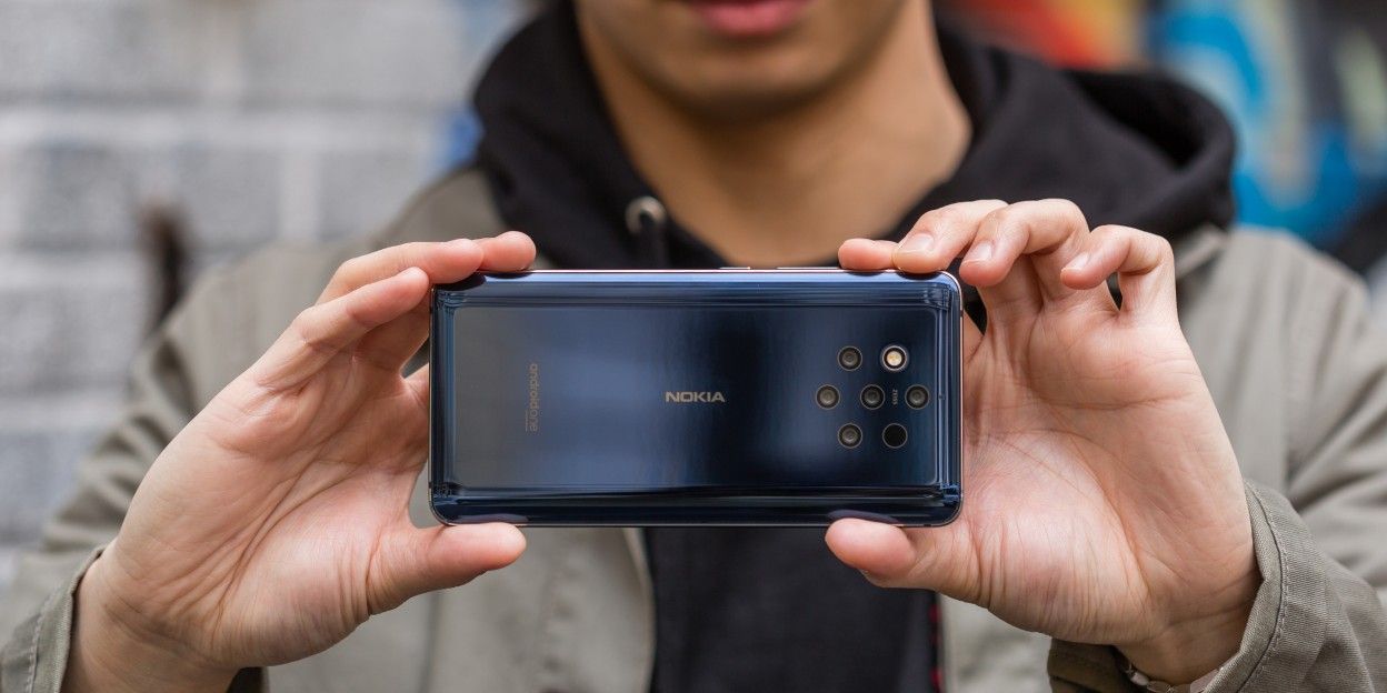 Nokia 9 PureView being held up to take a photo