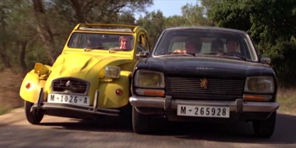 A Peugeot 504 chases after Bond in Peugeot 504