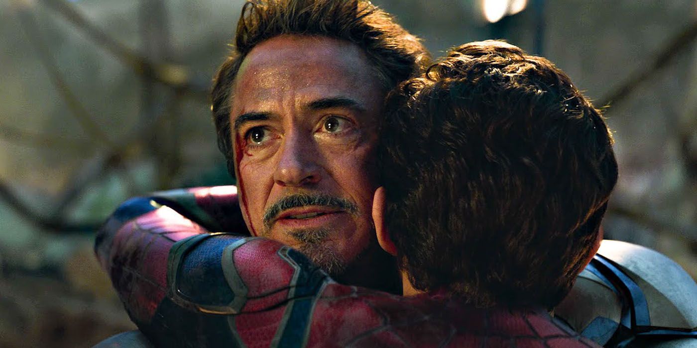 Peter Parker abraçando Tony Stark em Ultimato.