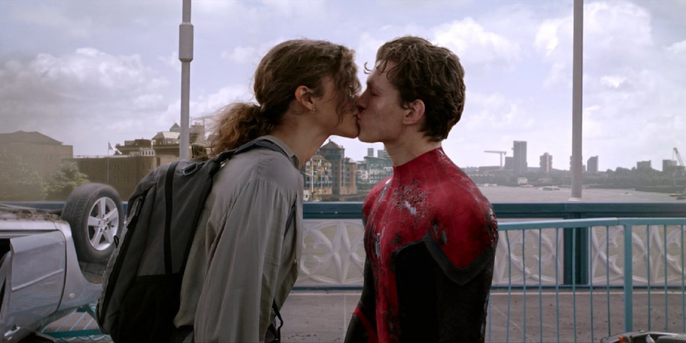 Peter Parker beijando MJ.
