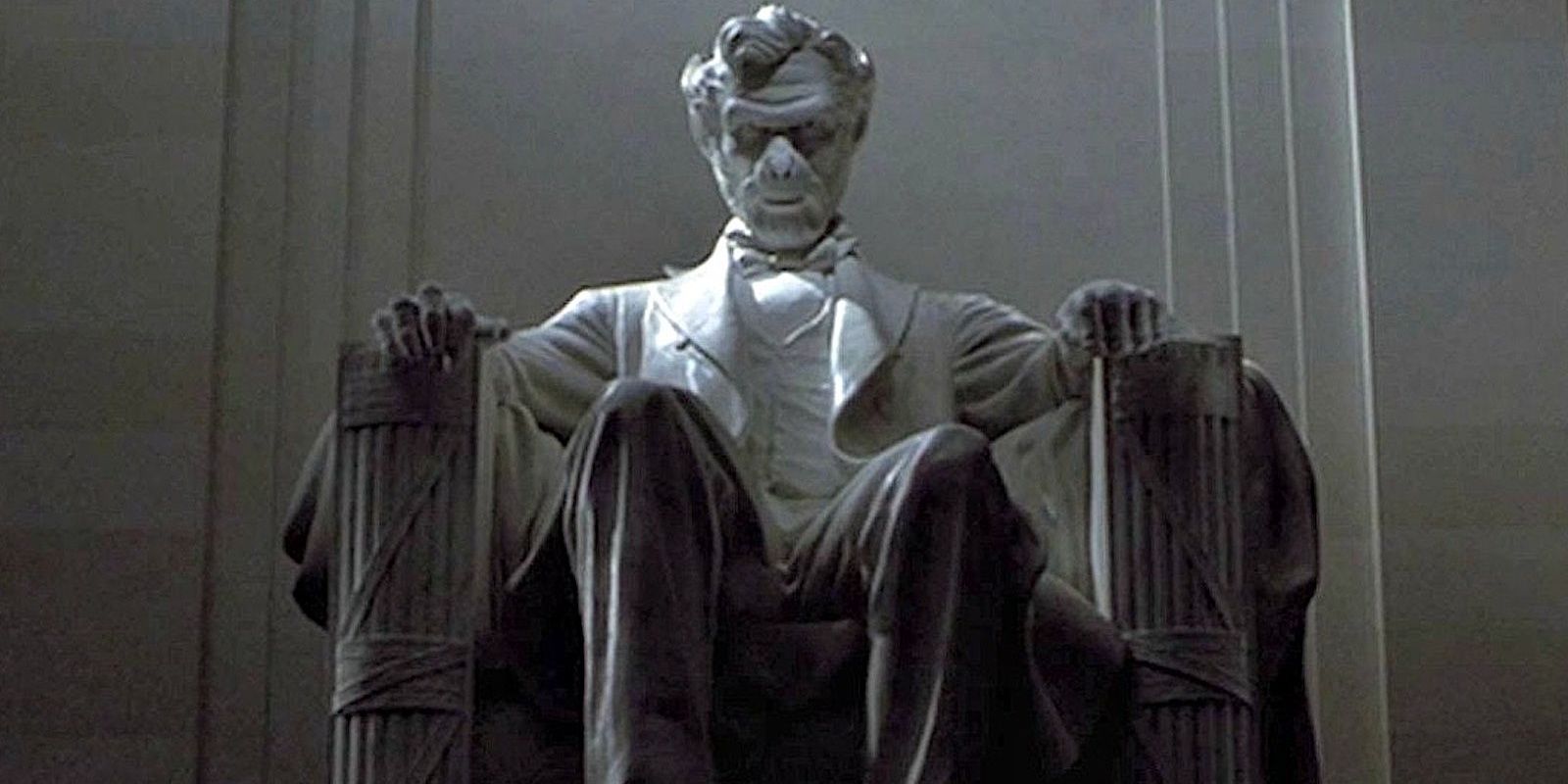 Uma estátua diferente do Lincoln Memorial no final de Planet Of The Apes (2001)