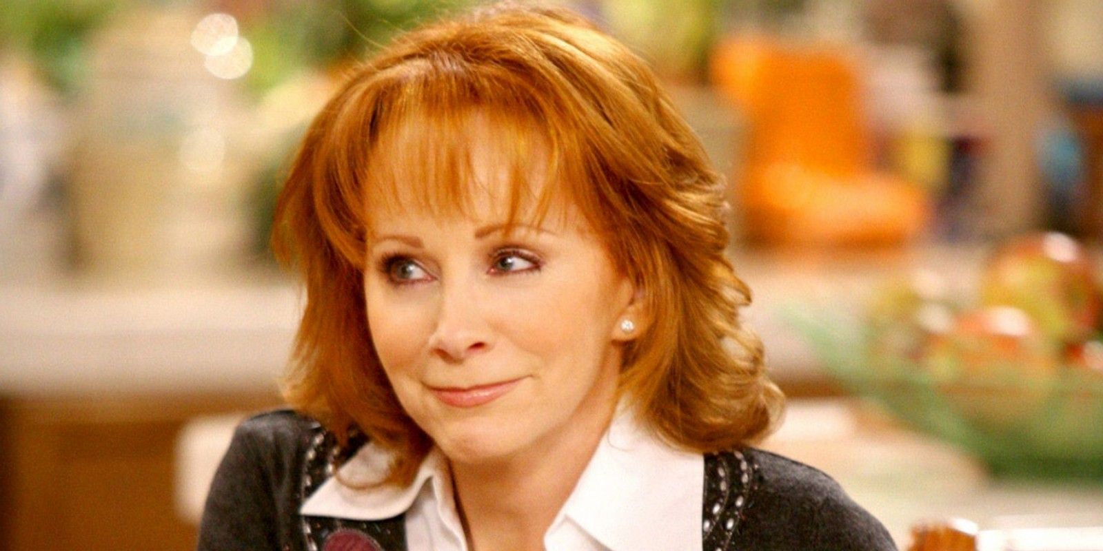 An image of Reba McEntire smiling