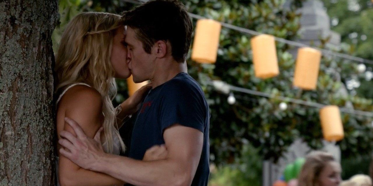 Rebekah and Matt kiss in the Vampire diaries