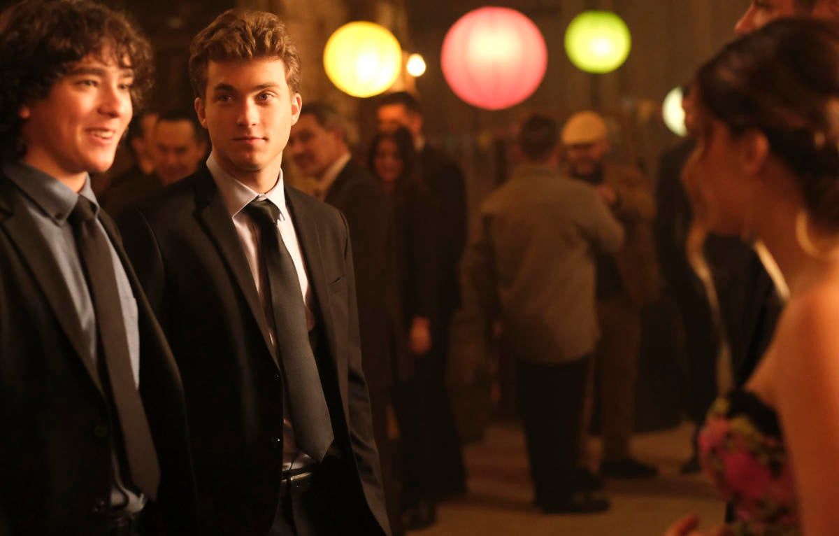 Superman and Lois Season 2 Episode 5 Jonathan and Jordan Kent With Sarah Cushing