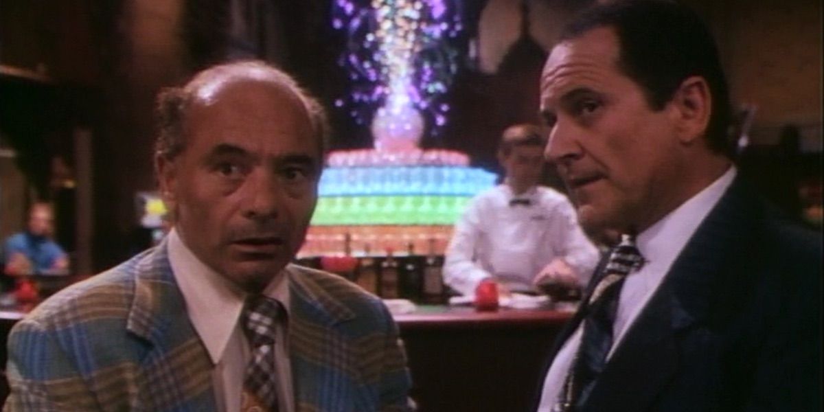 Joe Pesci talks to a man at a bar from Tales from the Crypt