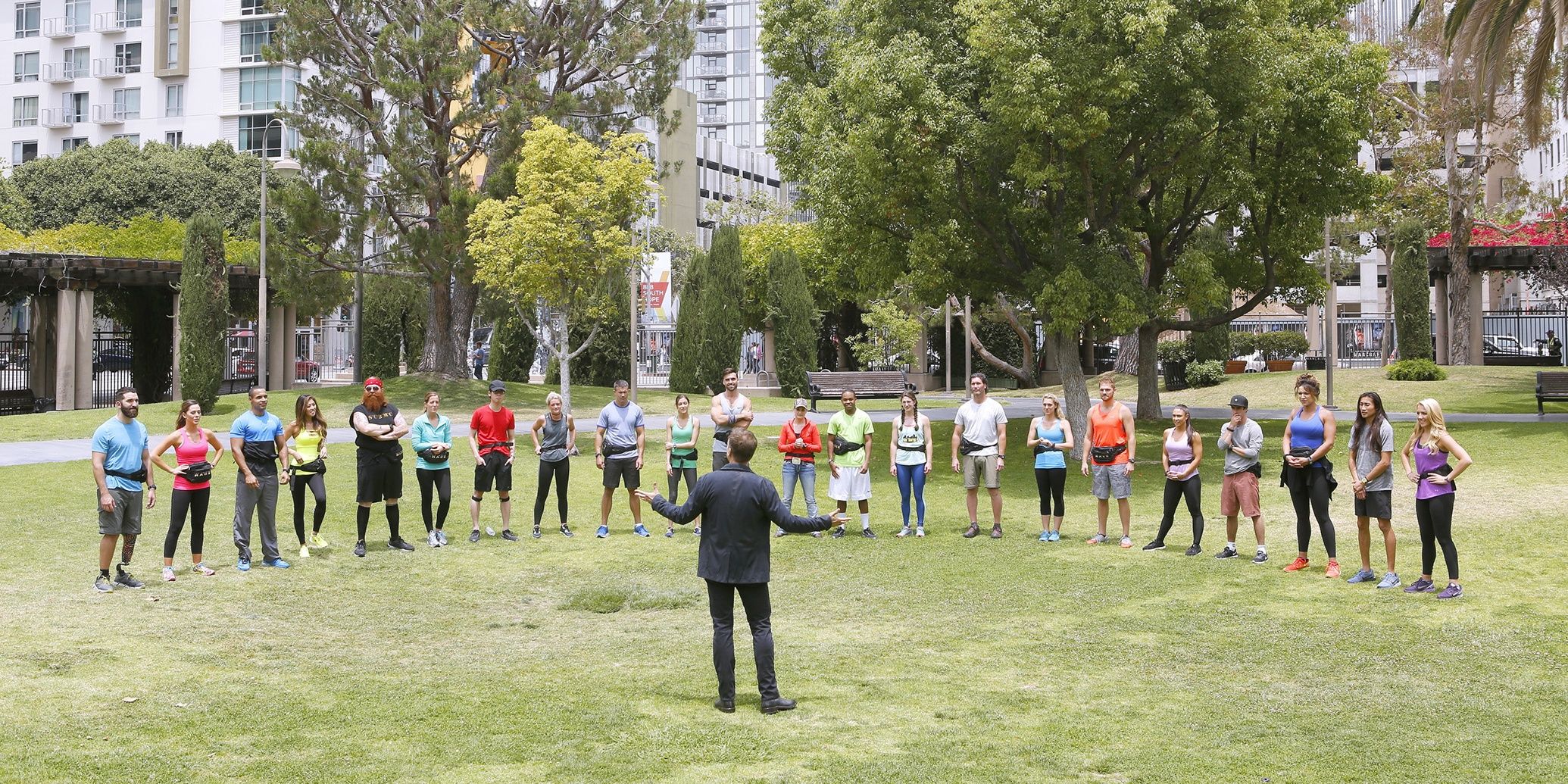 Contestants receive their instructions in The Amazing Race (Season 29)