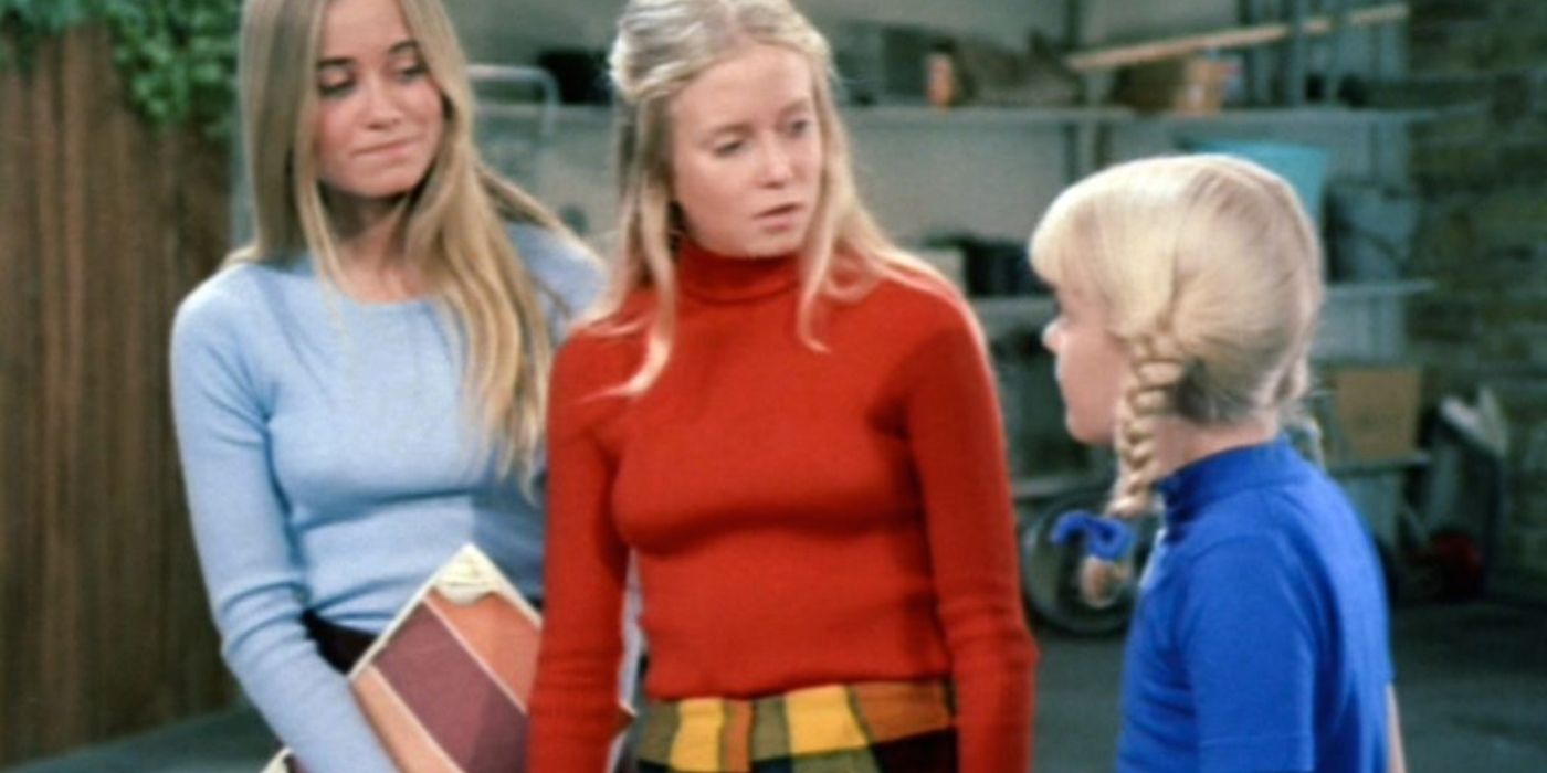 Marcia, Jan, and Cindy talking outside in The Brady Bunch