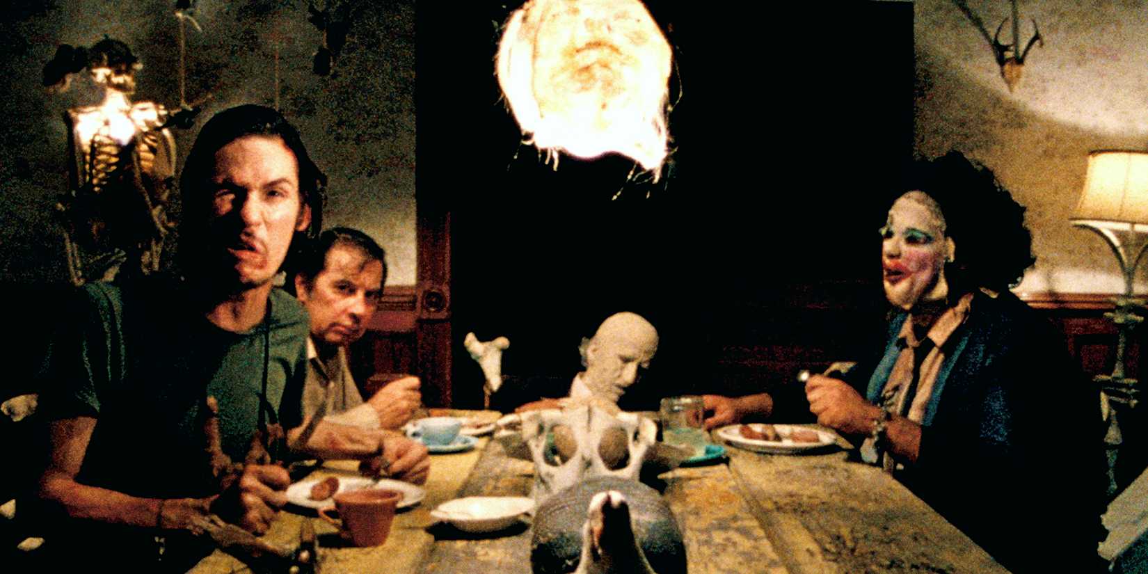 The Sawyer Family in the dining room in Texas Chainsaw Mᴀssacre