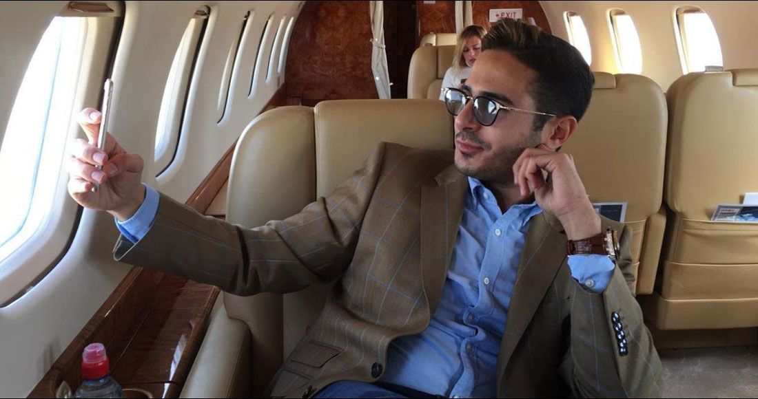 The Tinder Swindler, Simon Leviev, taking a selfie on a plane.