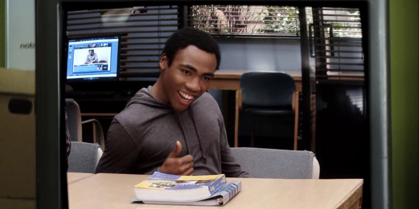 Troy smiling in Community.