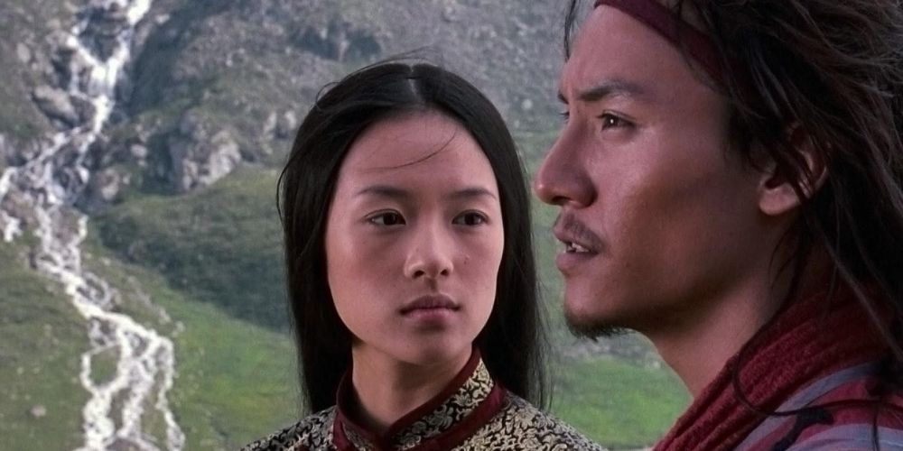 Jen stares at Lo outdoors in Crouching Tiger, Hidden Dragon