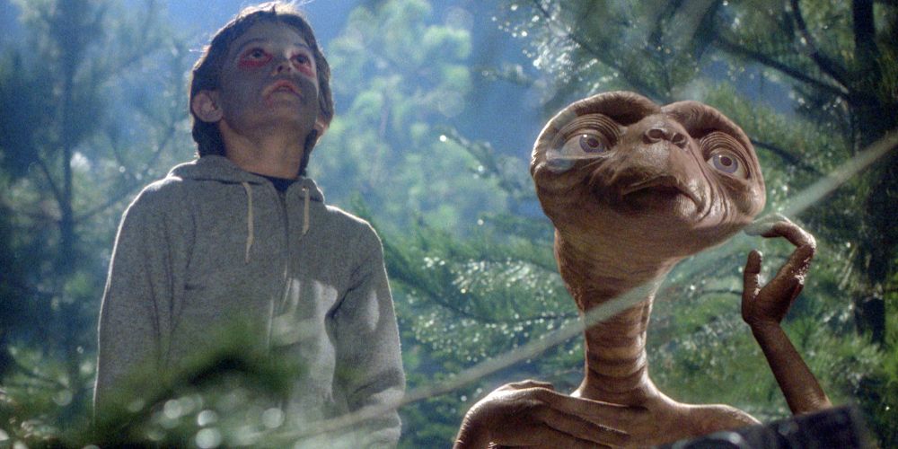 Elliot and E.T. look up in E.T.
