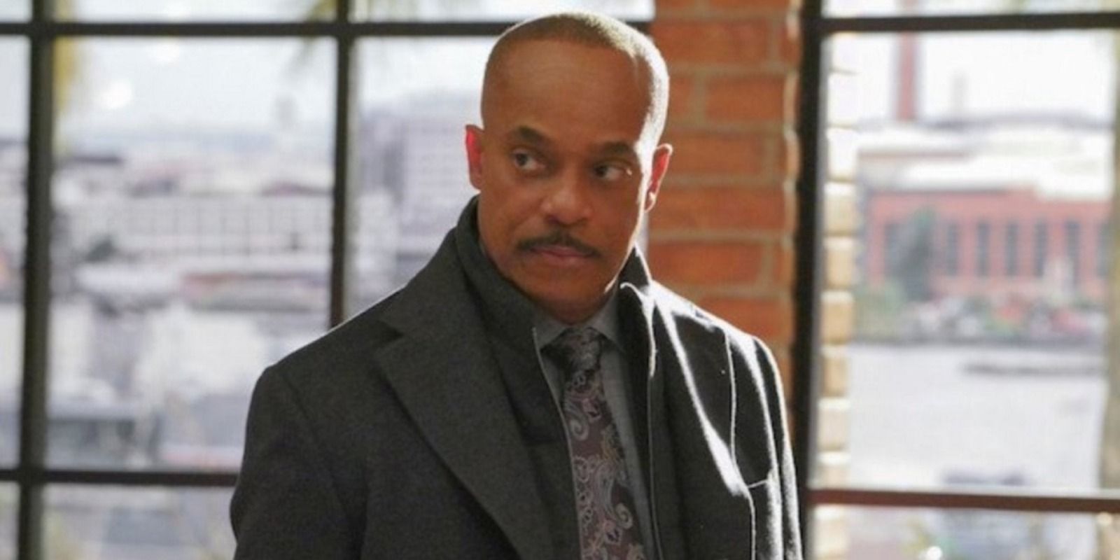 Leon Vance in NCIS, aspect ration 1600 by 800