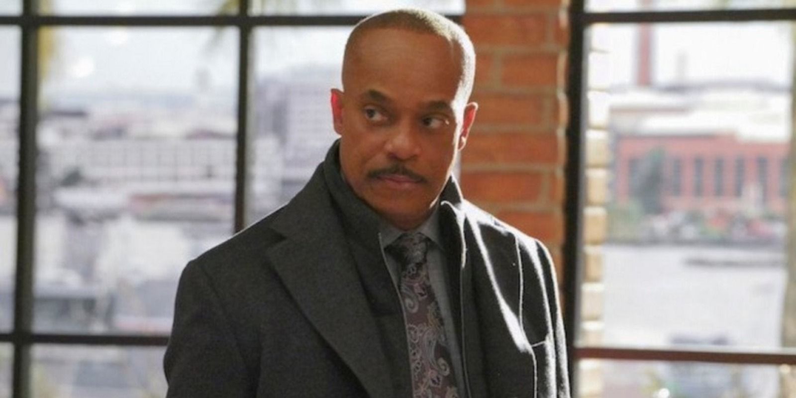 Leon Vance luce feroz en NCIS