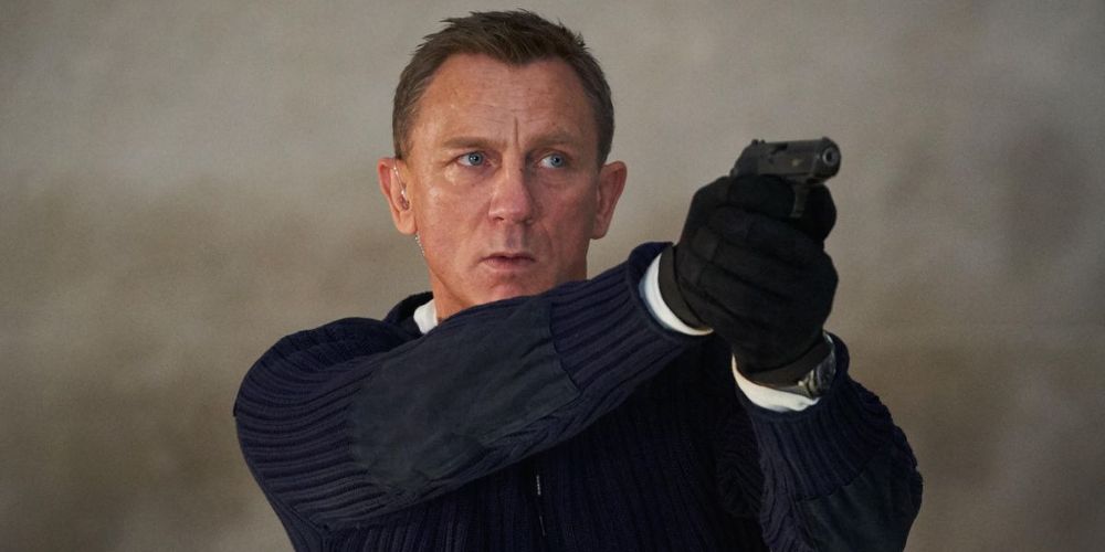 Bond points a gun in No Time To Die