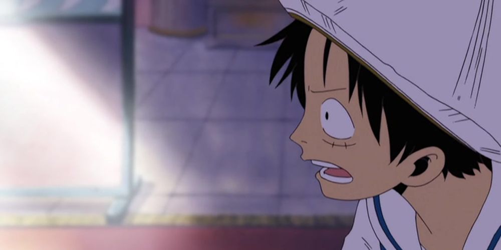 Luffy wears a waitress disguise on One Piece