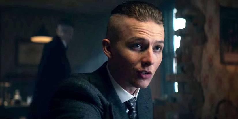 Finn Shelby (Harry Kirton) talking in a pub in Peaky Blinders