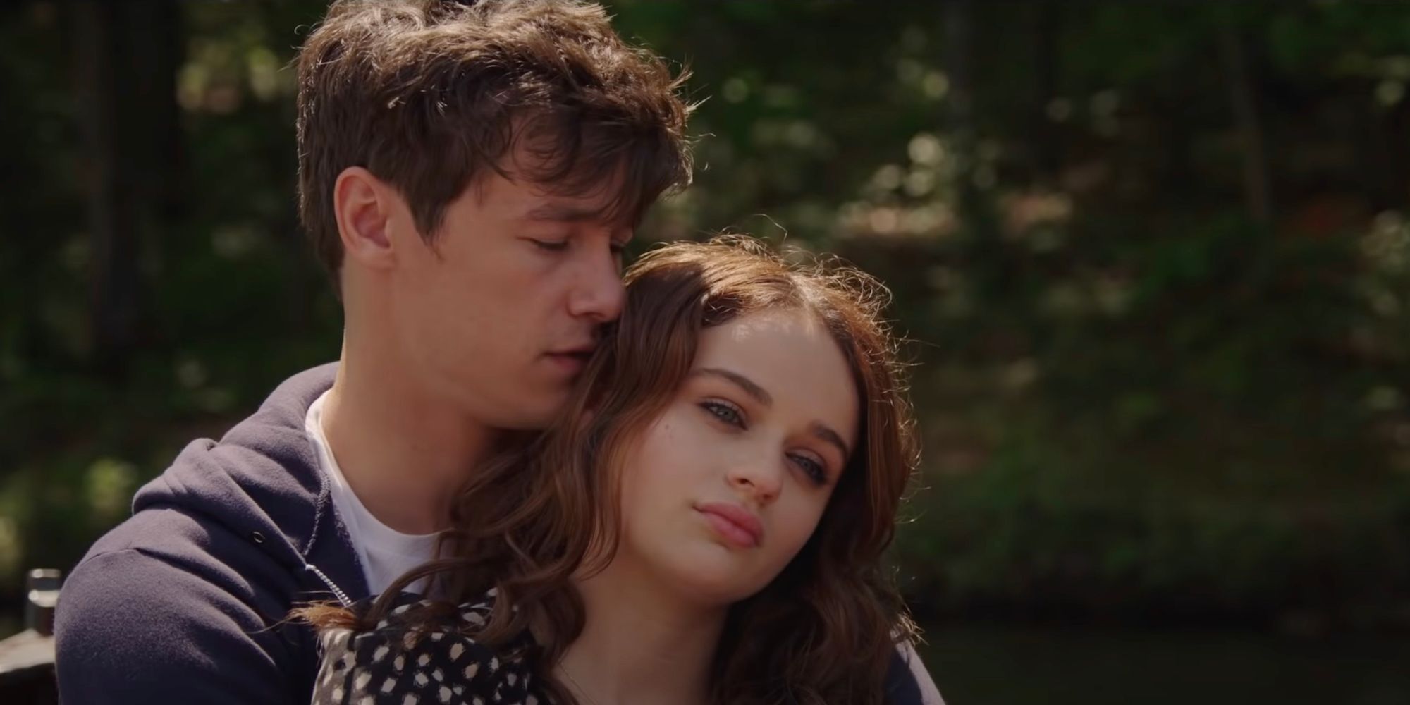 Kyle Allen as Skylar and Joey King as Tessa in The In Between