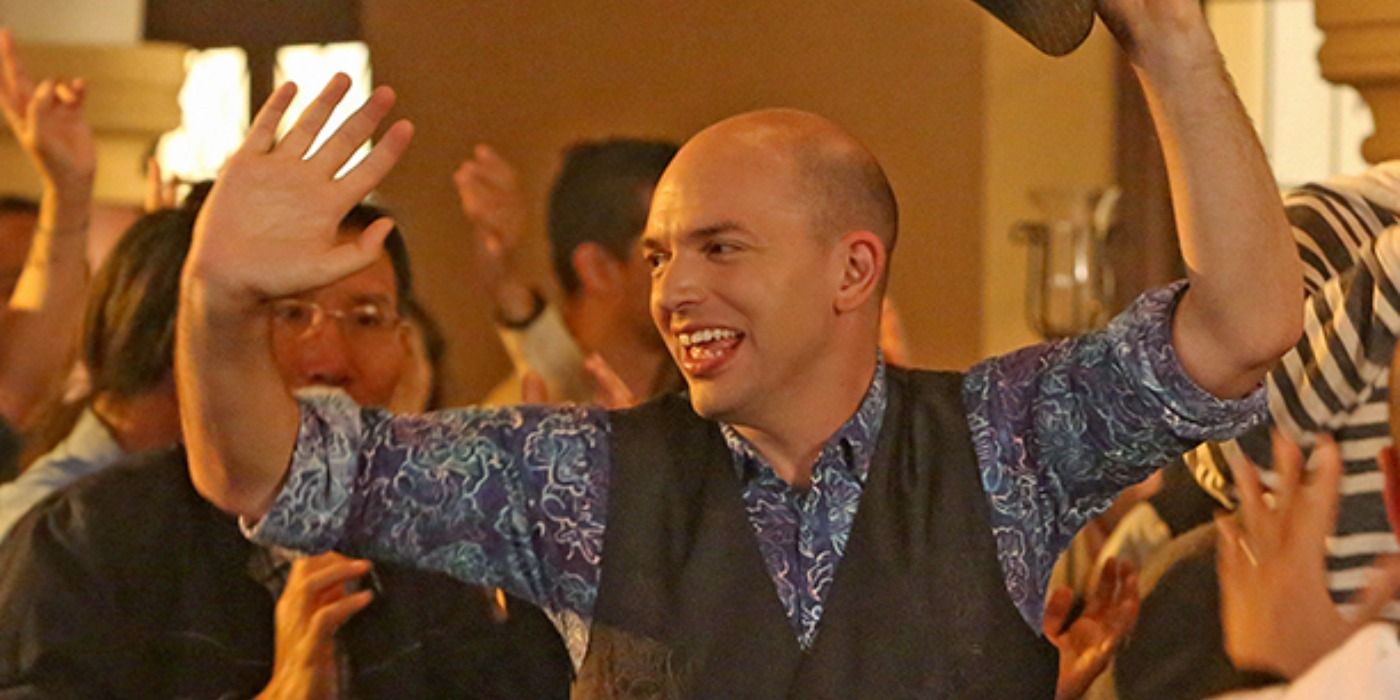 Paul Scheer throwing his hands up smiling in The League.