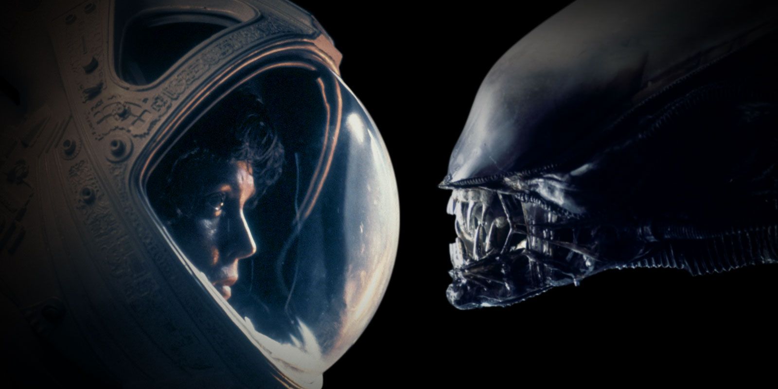 Ripley wearing a space helmet beside the xenomorph in Alien