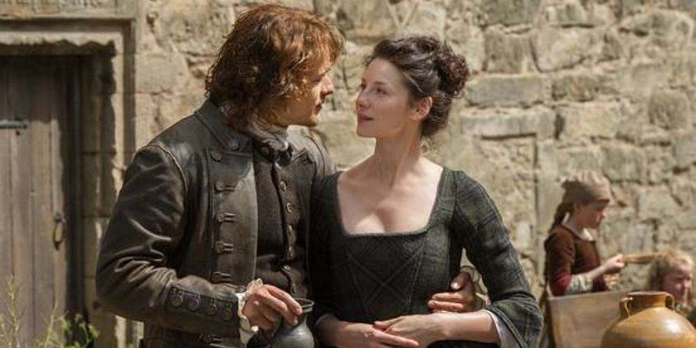 An image of Claire and Jamie celebrating in Outlander