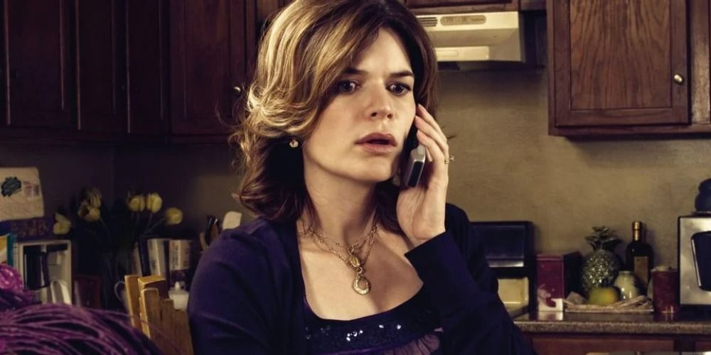 An image of Marie on the phone in Breaking Bad