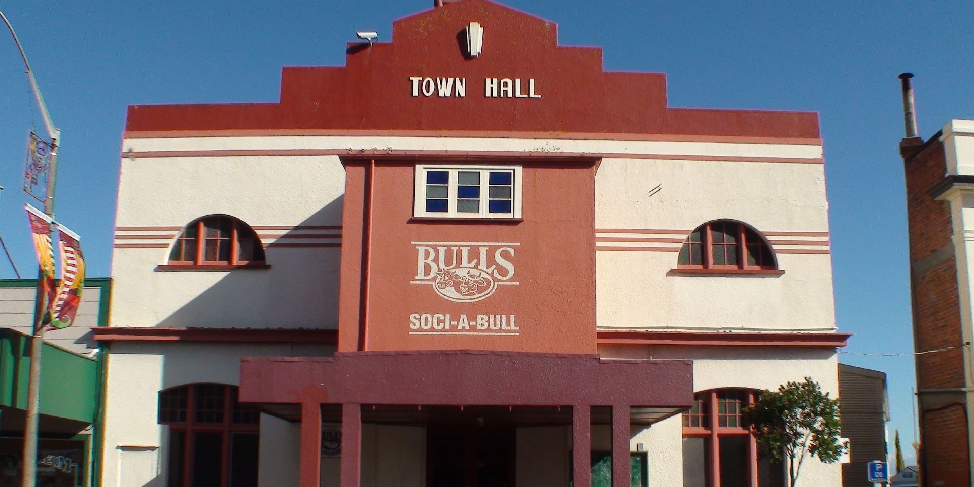 bulls town hall x filming location