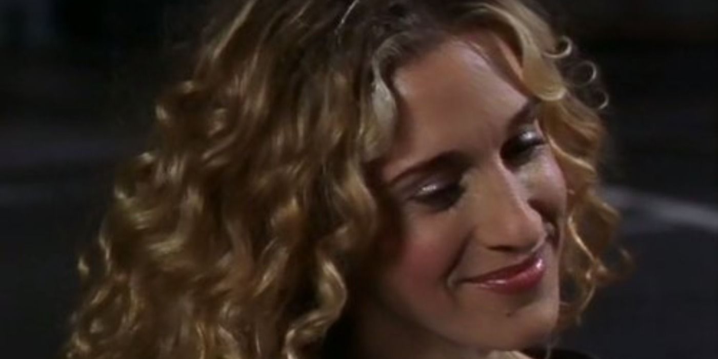 Closeup of a smiling Carrie in Sex and the City