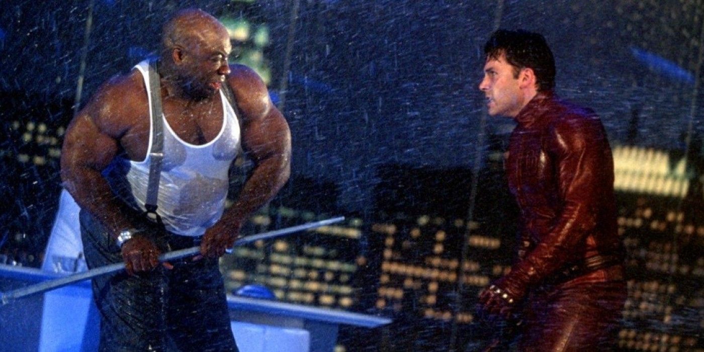 Daredevil fights Kingpin in the rain 