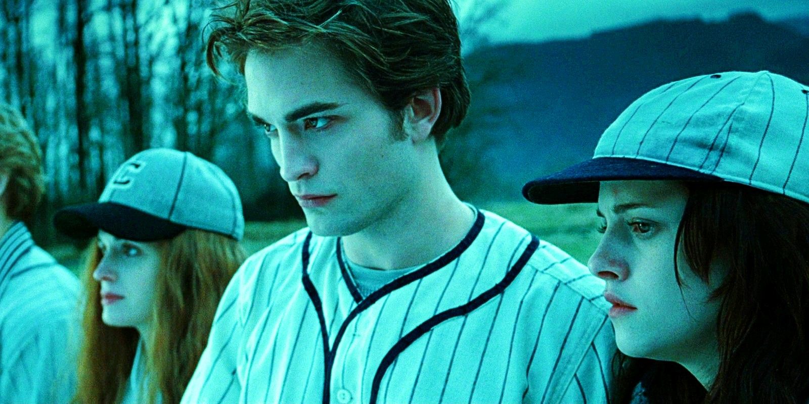 Elizabeth Reaser, Robert Pattinson and Kristen Stewart in Twilight