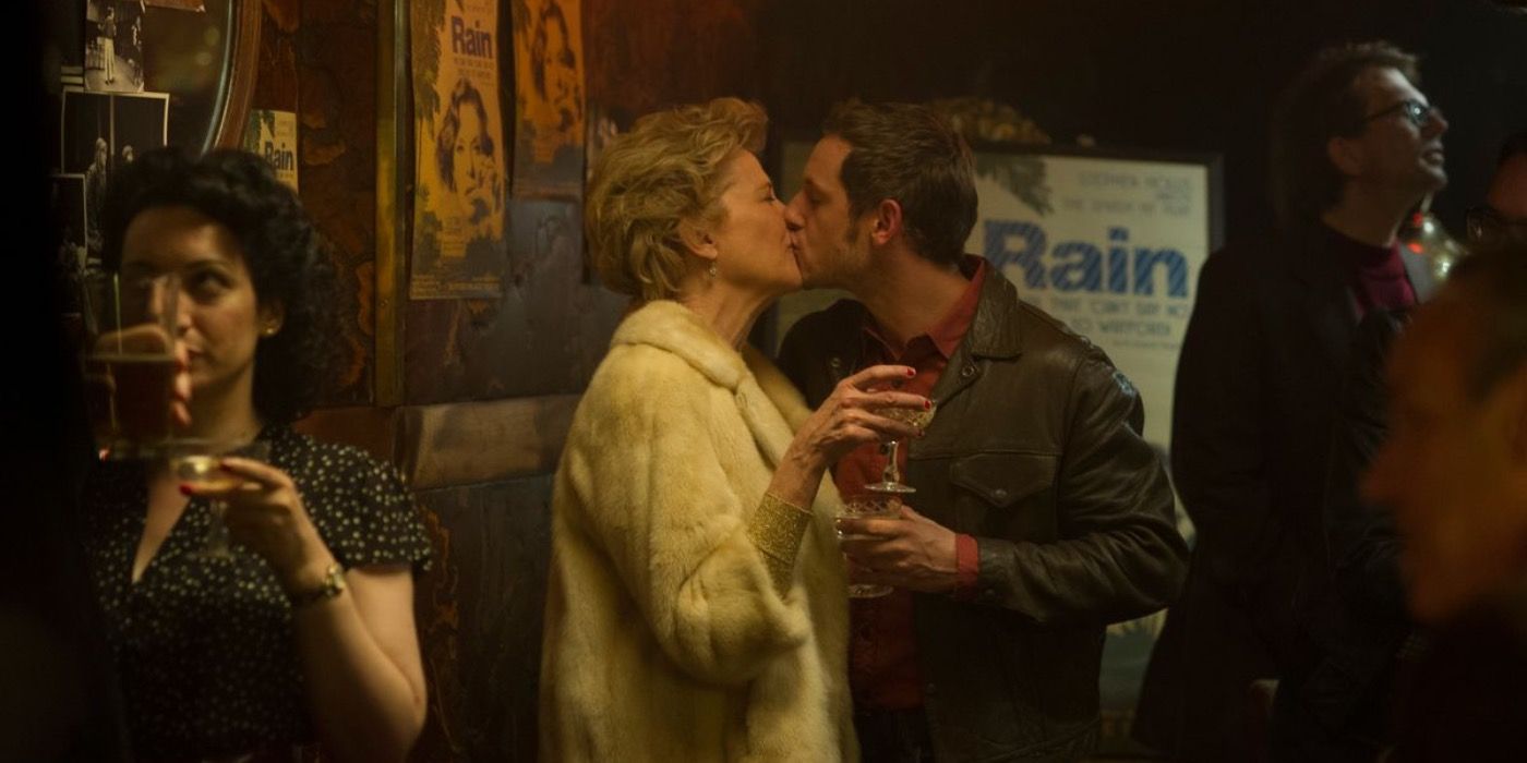 Gloria and Peter kissing in a pub