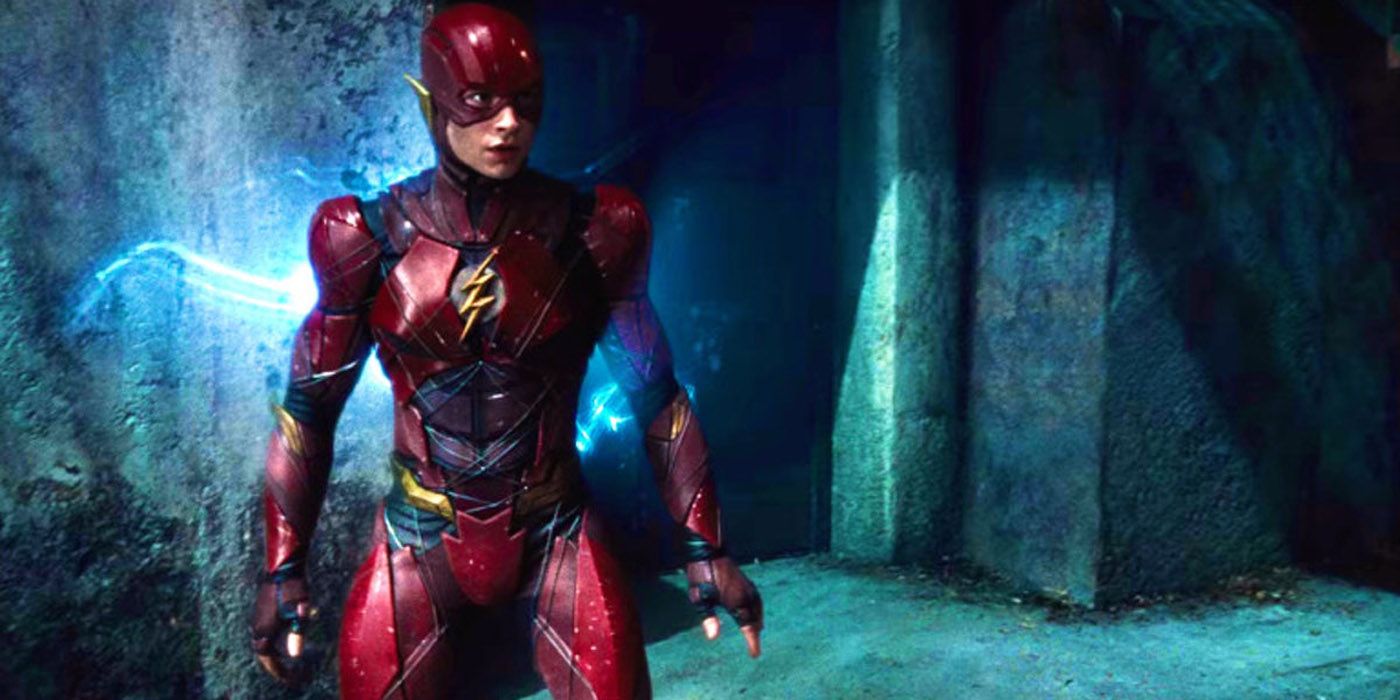 Flash fighting bad guys in Justice League.