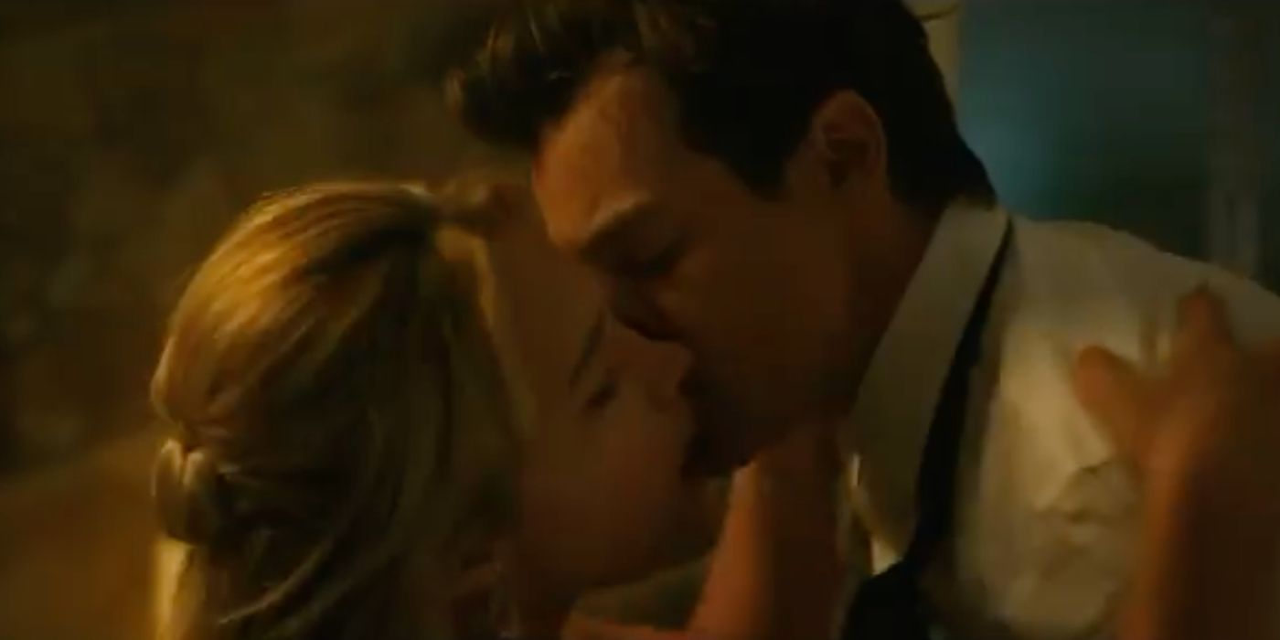 Florence Pugh and Harry Styles kissing in Dont Worry Darling