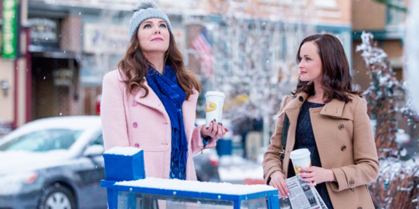 Lorelai and Rory in Stars Hollow in Gilmore Girls: A Year In The Life