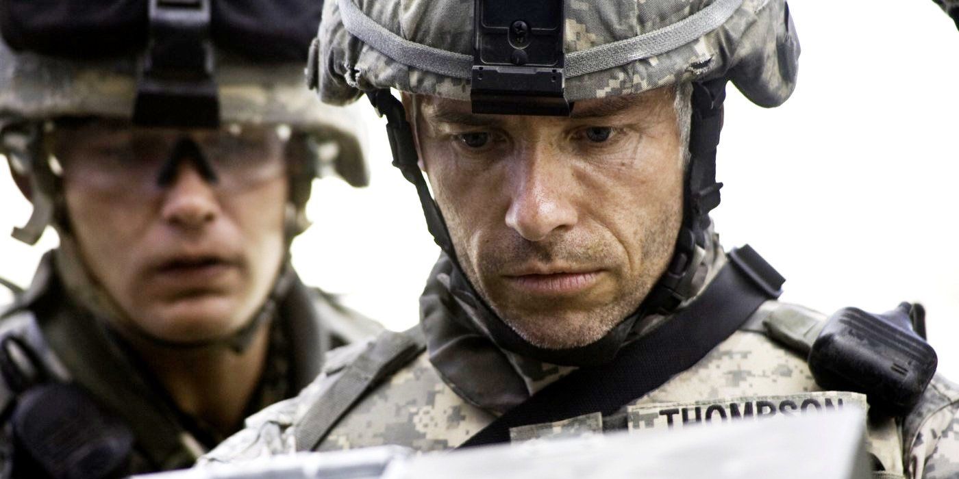 Staff Sergeant Matthew Thompson (Guy Pearce) in The Hurt Locker opening scene discovering explosive device