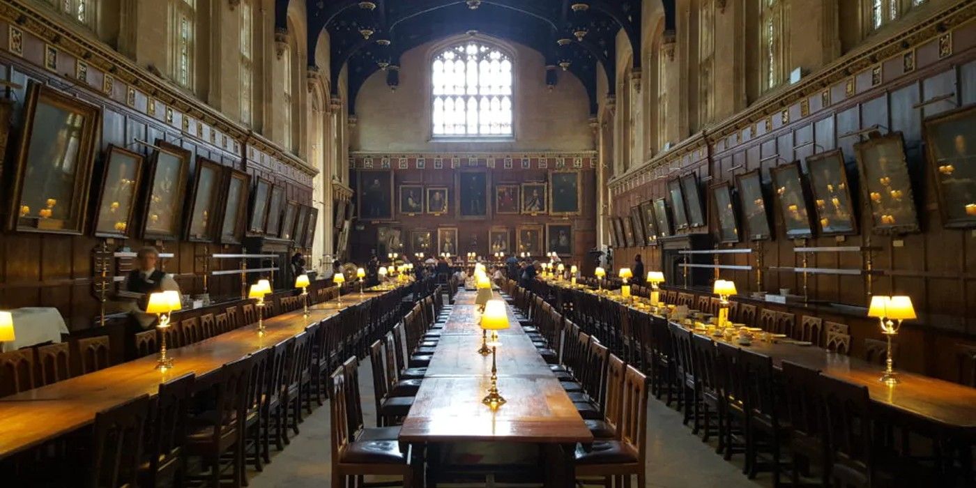 Uma imagem da Biblioteca de Hogwarts de Harry Potter