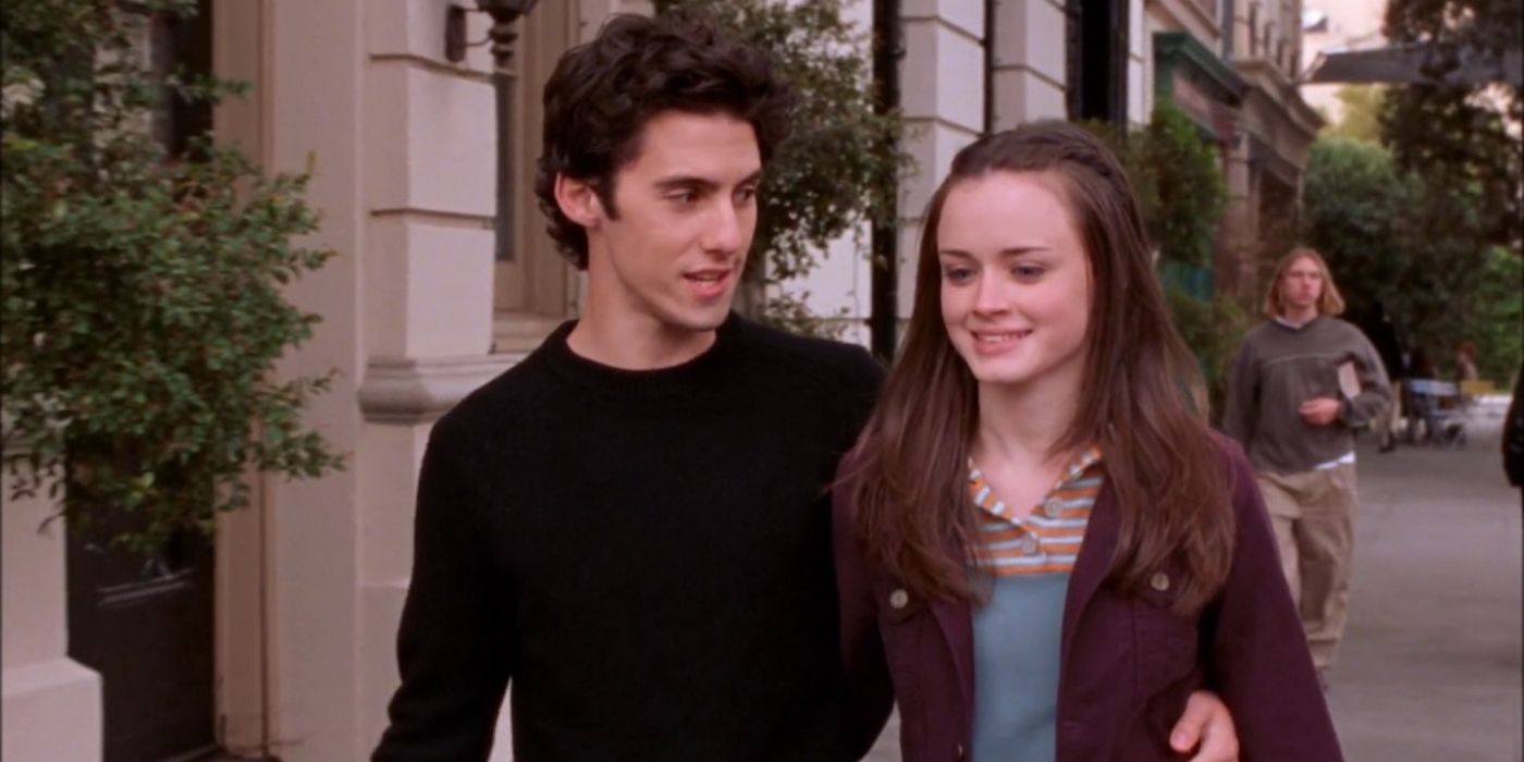 Jess Mariano and Rory Gilmore walking in Gilmore Girls