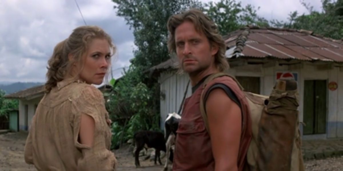 Jack T Colton (Michael Douglas) e Joan Wilder (Kathleen Turner) sembrano preoccupati in All'inseguimento della pietra