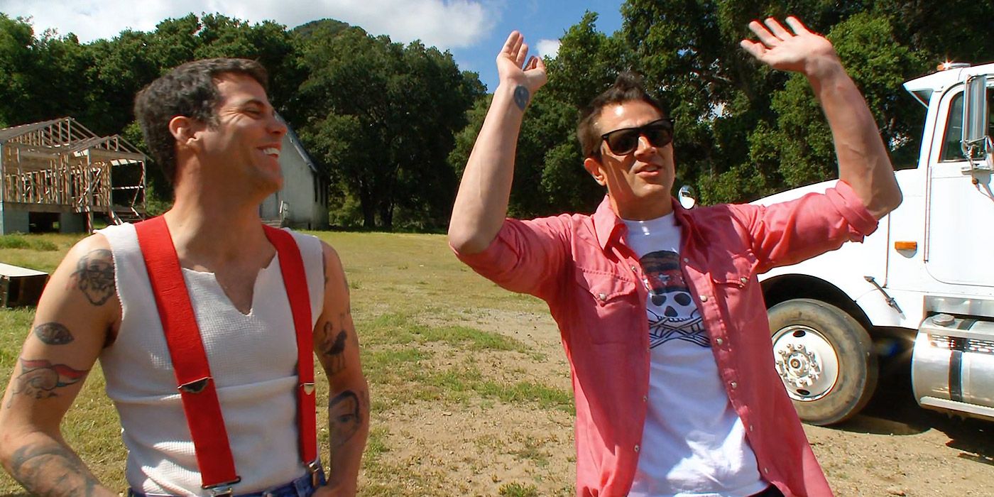 Steve-O and Knoxville discuss a stunt in Jackass