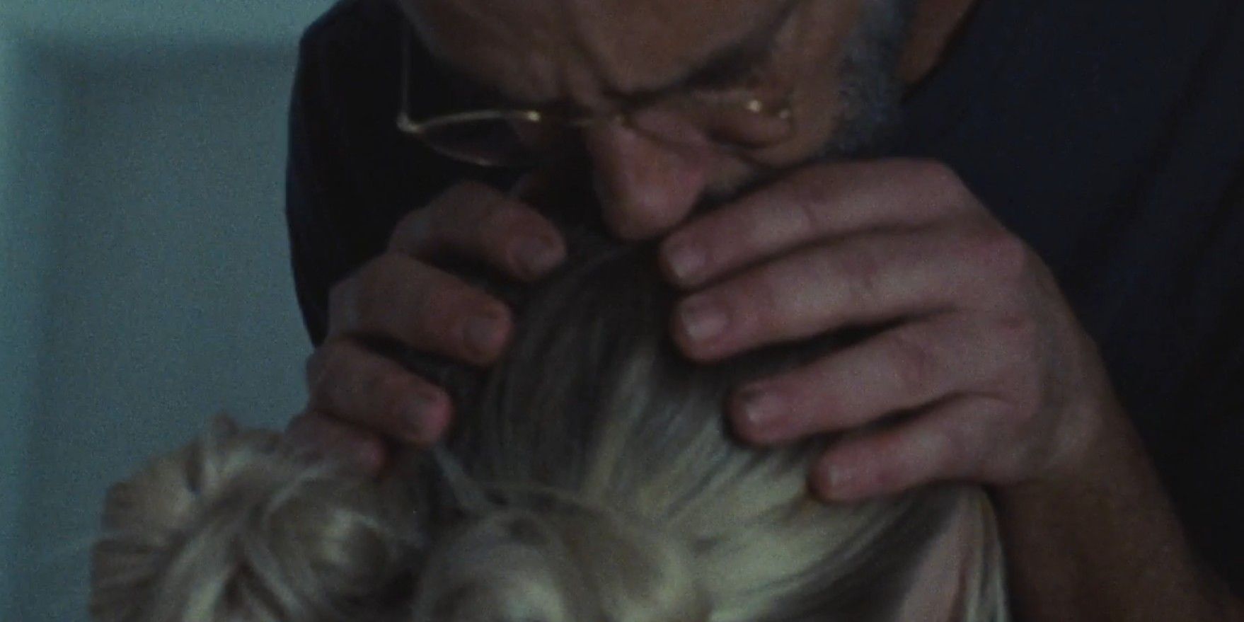 Jules Dad Kisses Her Head In Euphoria