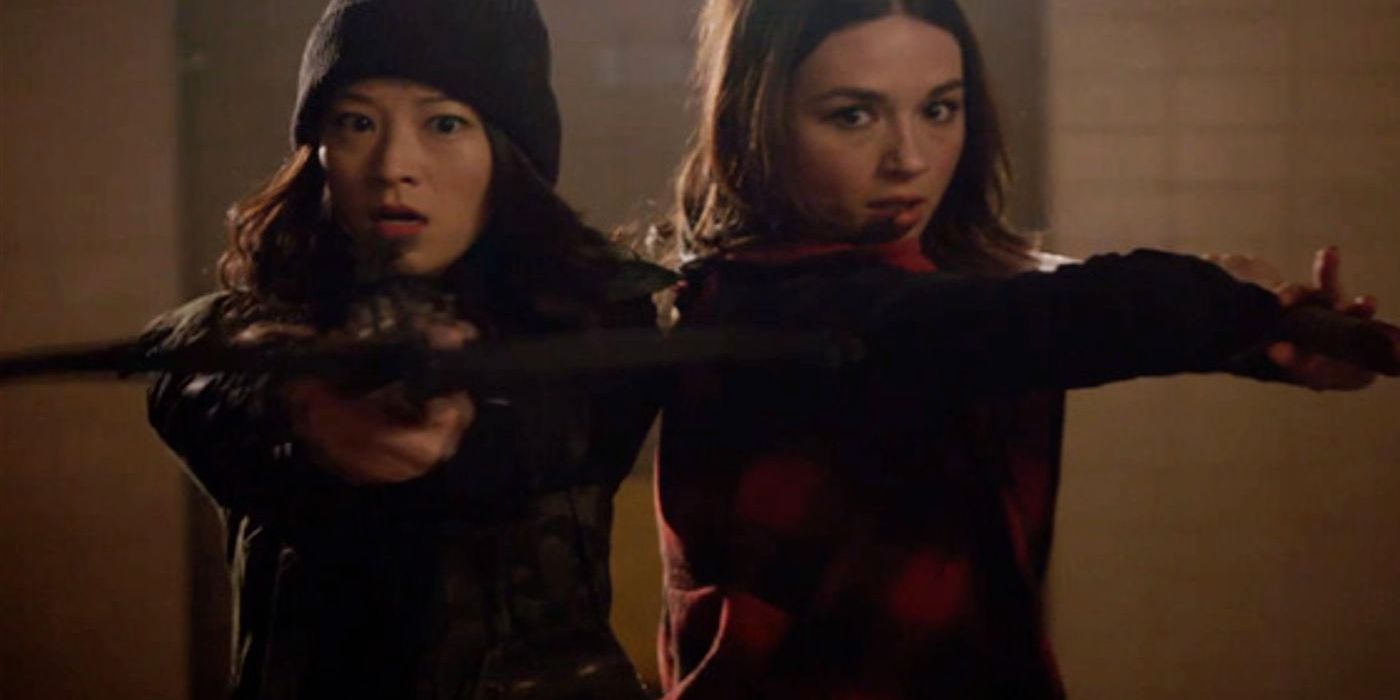 Kira and Allison pointing weapons in Teen wolf