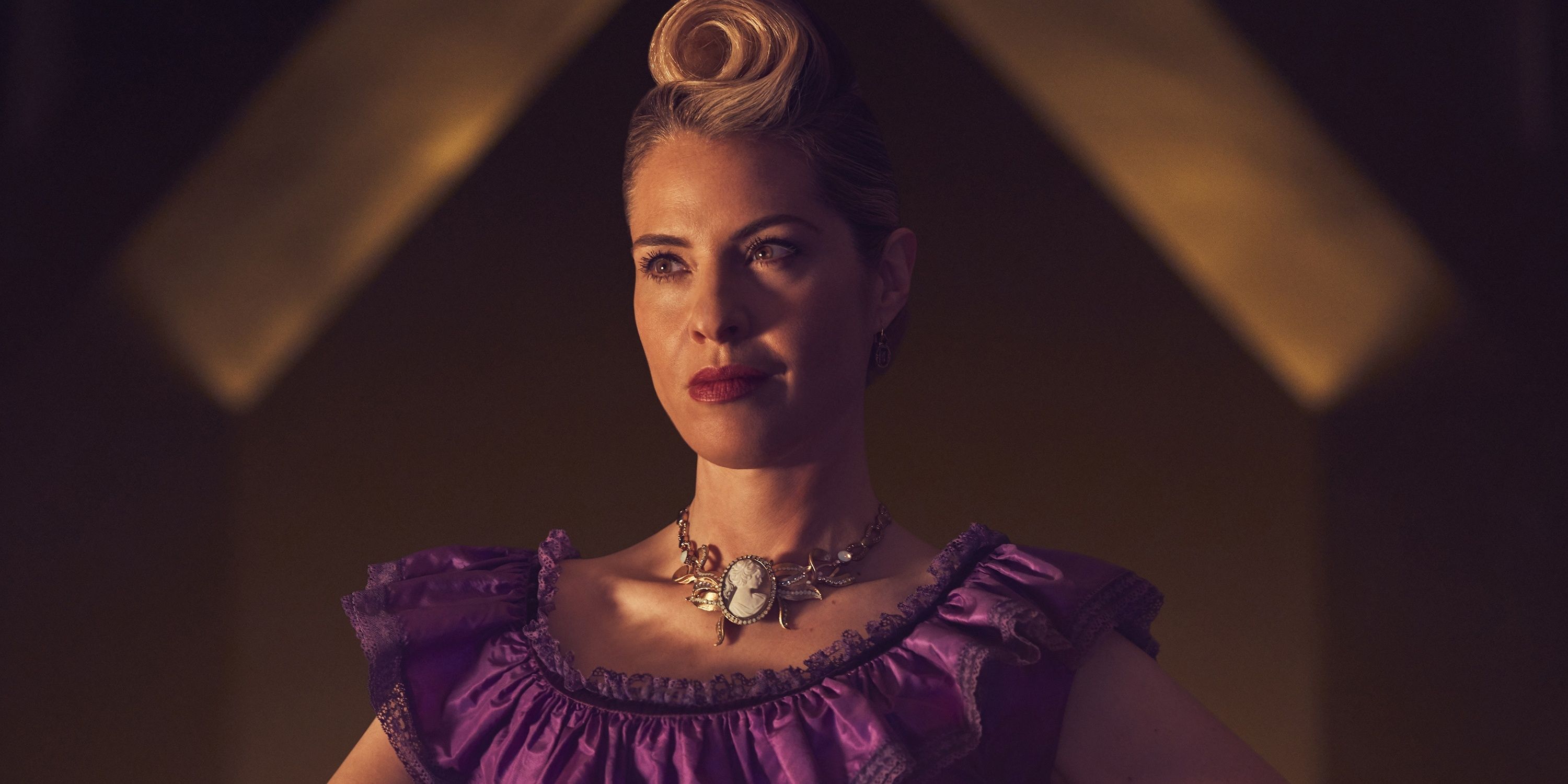 Leslie Grossman mit einem Haarknoten in „American Horror Story“. 