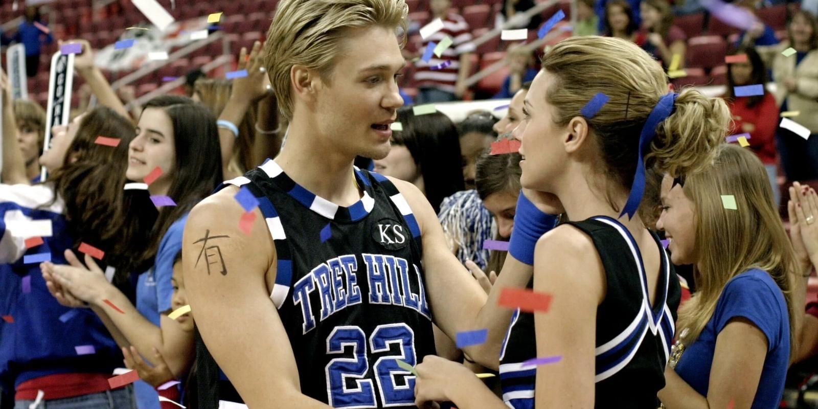 One Tree Hill: 8 Best Couples And Their Most Iconic Scene - Who Does Lucas End Up With In One Tree Hill
