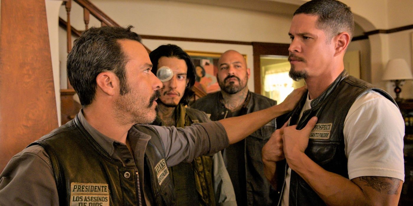 4 of the gang members talking inside a house in Mayans M.C.