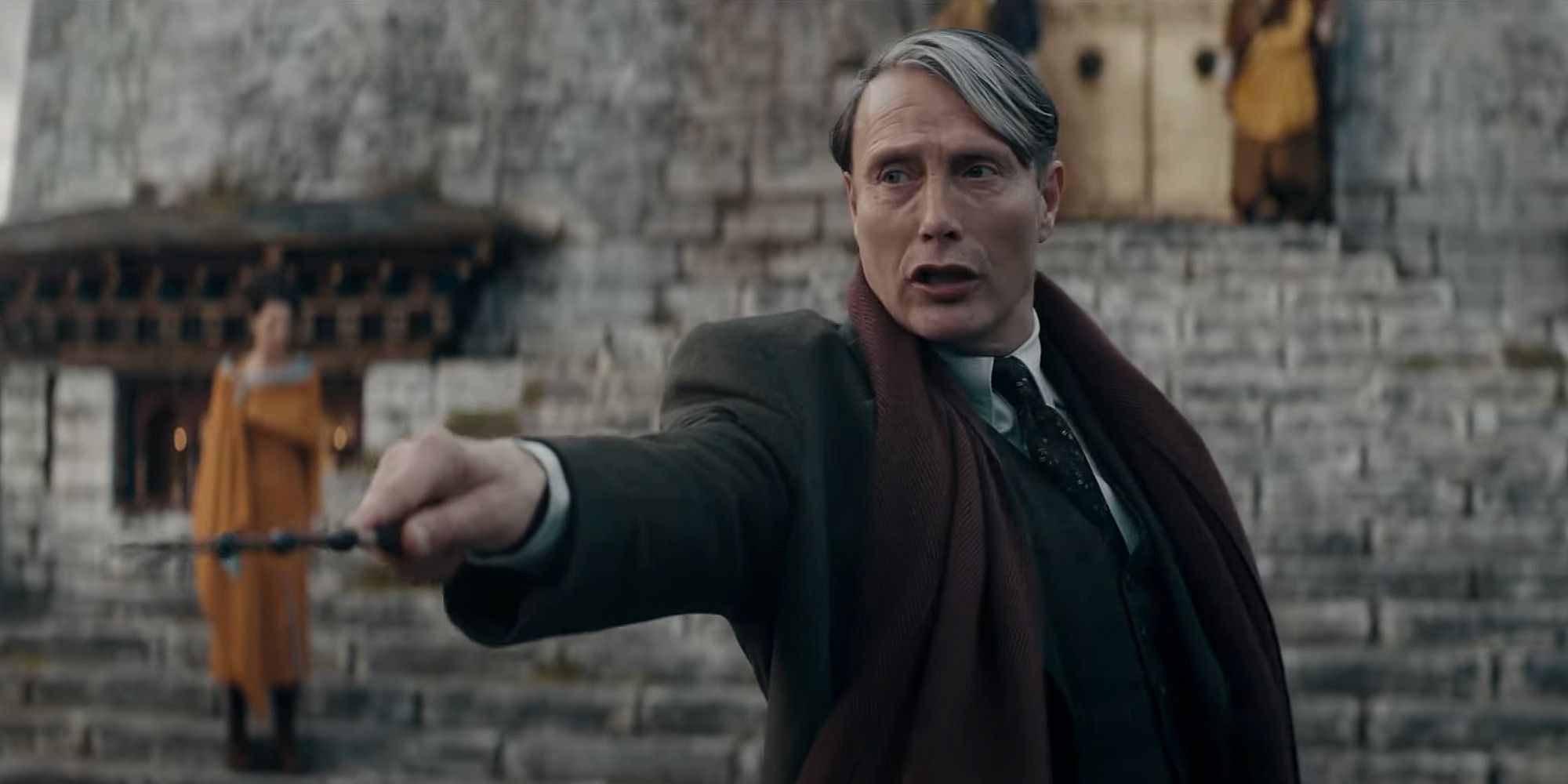 Grindlewald pointing his want at someone in Fantastic Beasts 3 trailer