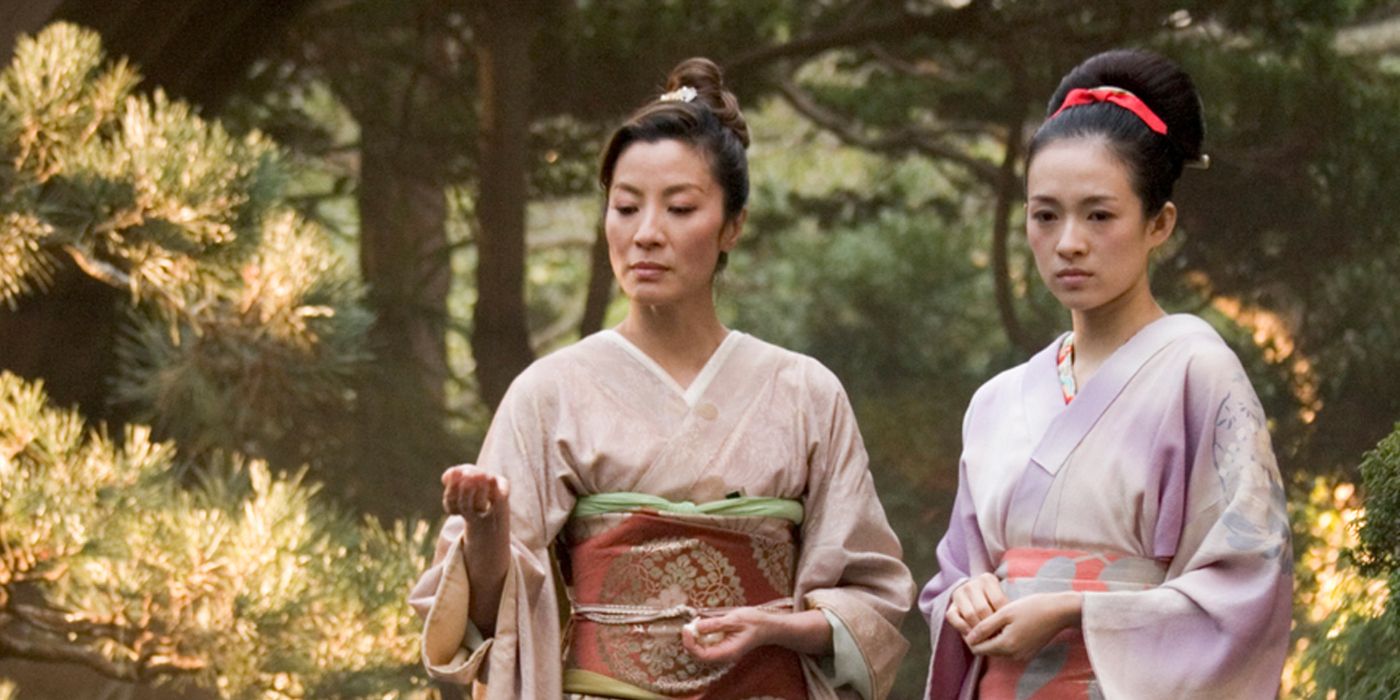 Michelle Yeoh and Ziyi Zhang in the garden in Memoirs Of A Geisha.